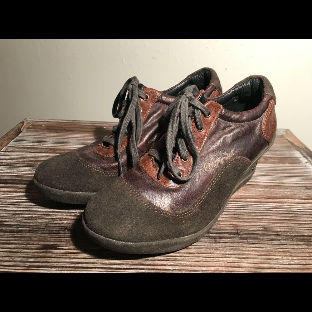 Jump Brand NYC 1975 Wedge Sneaker-Size 6 **Like New**